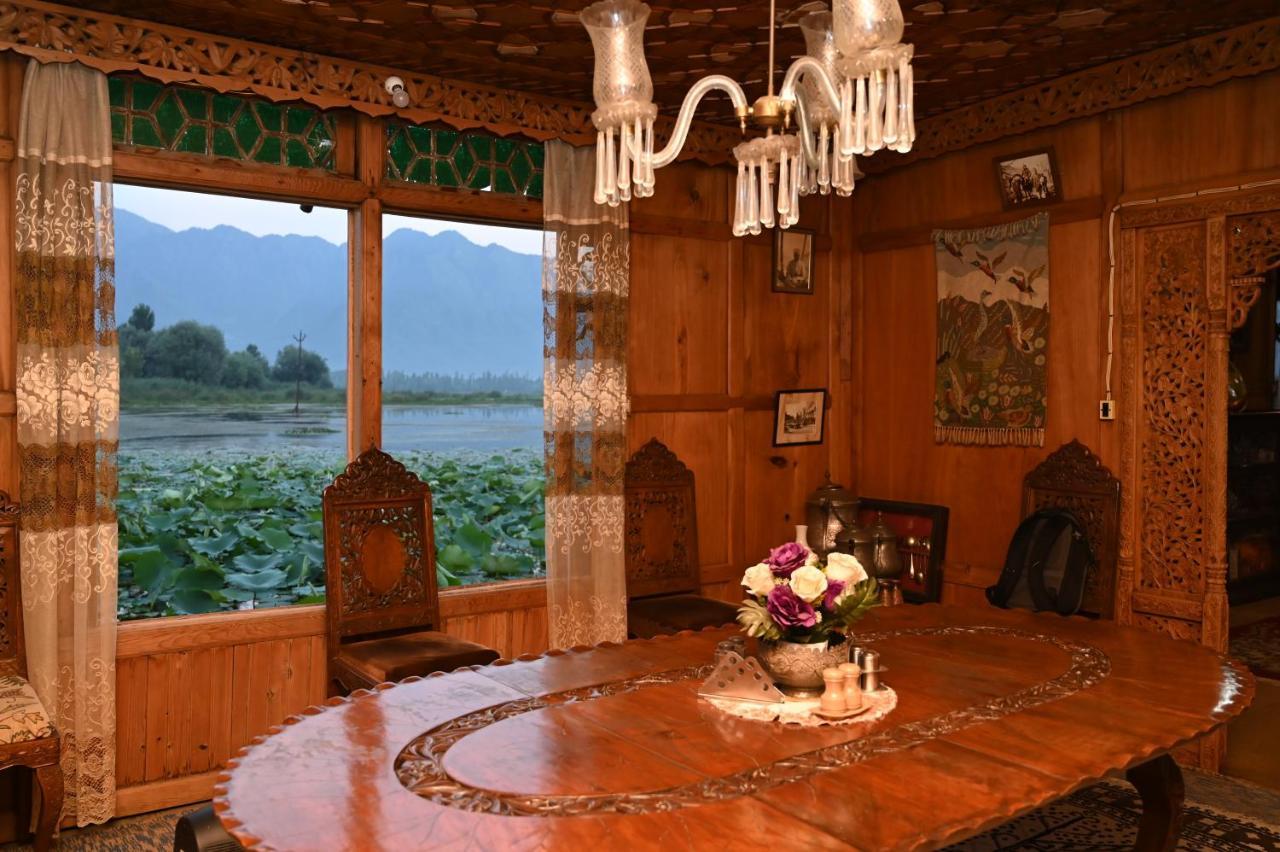 Готель Kings Houseboats Срінагар Екстер'єр фото
