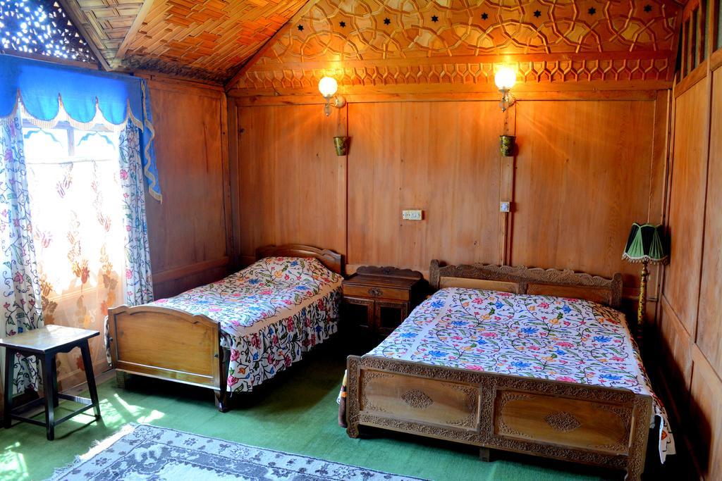 Готель Kings Houseboats Срінагар Номер фото