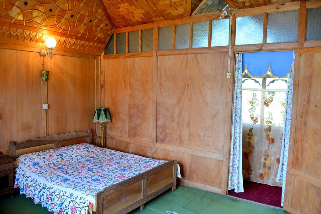 Готель Kings Houseboats Срінагар Номер фото