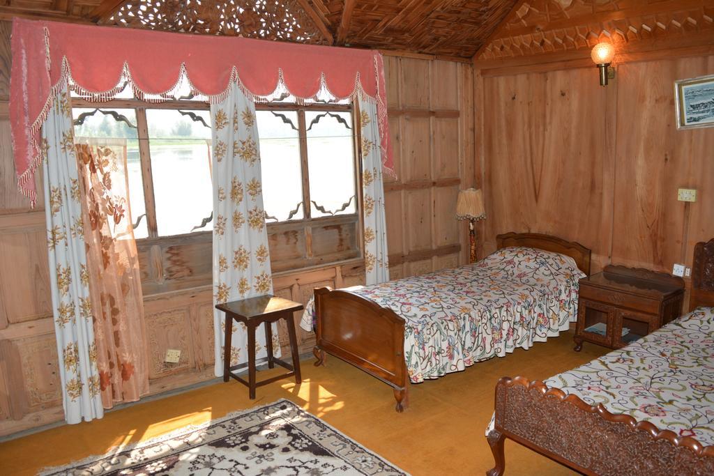 Готель Kings Houseboats Срінагар Номер фото