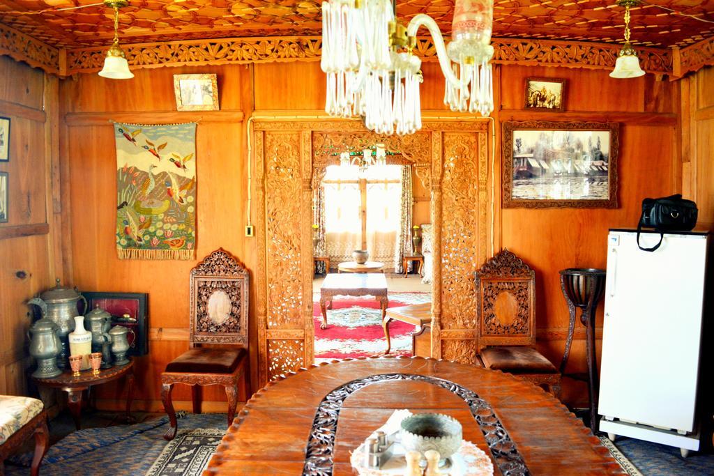 Готель Kings Houseboats Срінагар Екстер'єр фото